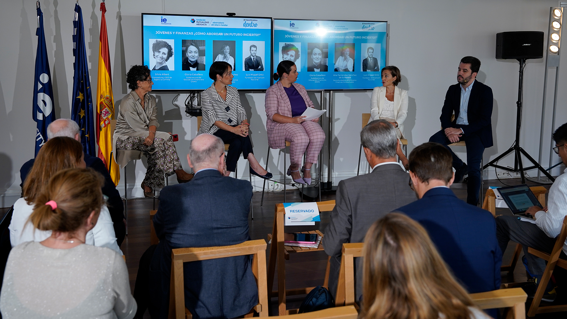 Los jóvenes tienen menor conocimiento financiero