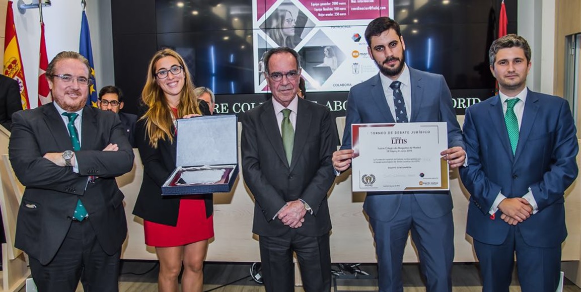 El equipo de Cuatrecasas ganador del torneo de Debate Jurídico Iuventus Litis - iuventus litis subcampeon